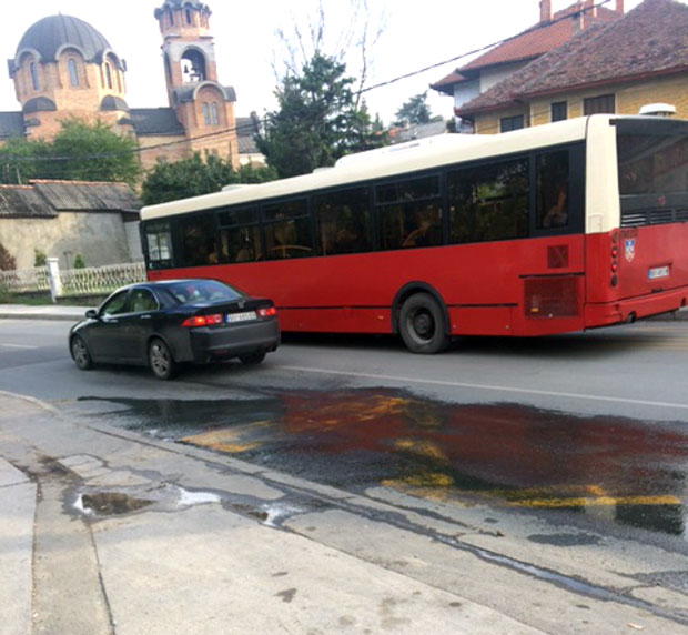 ОТПАДНЕ ВОДЕ У КАЛУЂЕРИЦИ: Канализација и даље цури